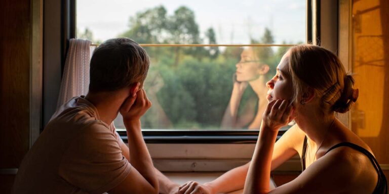 couple-holding-hands-at-an-alcohol-rehab-near-willoughby-oh